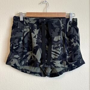 Lululemon Spring Break Away Athletic Casual Camo Shorts Women's‎ Size 8